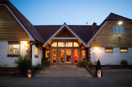 Blacknest Golf And Country Club Alton  Exterior photo