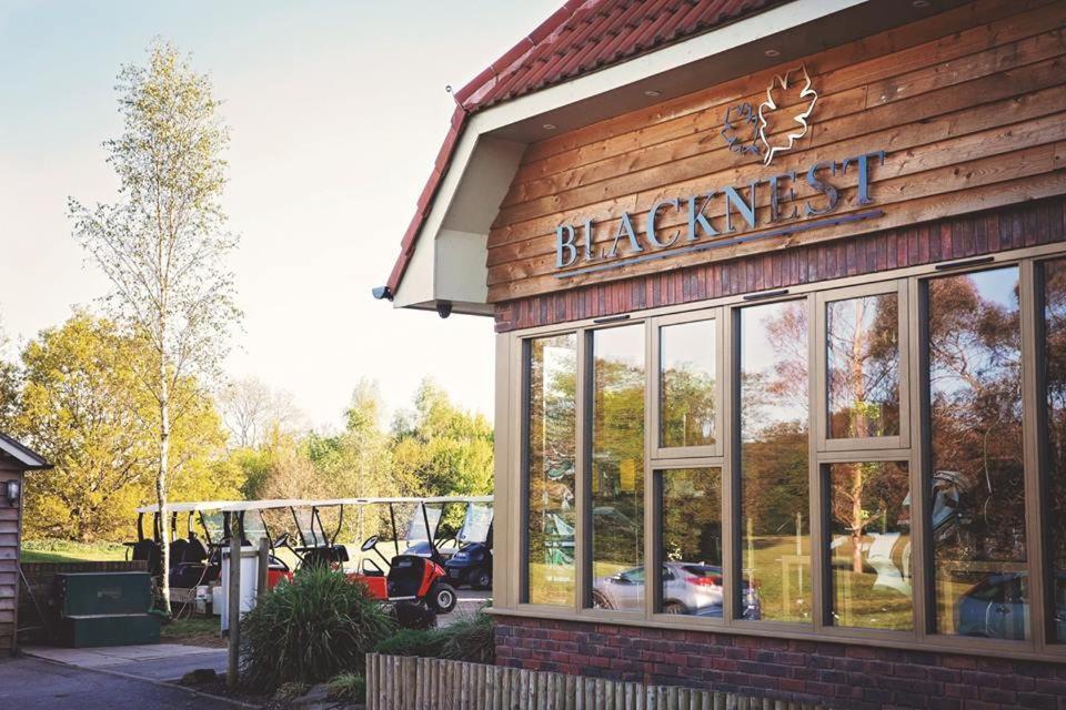 Blacknest Golf And Country Club Alton  Exterior photo